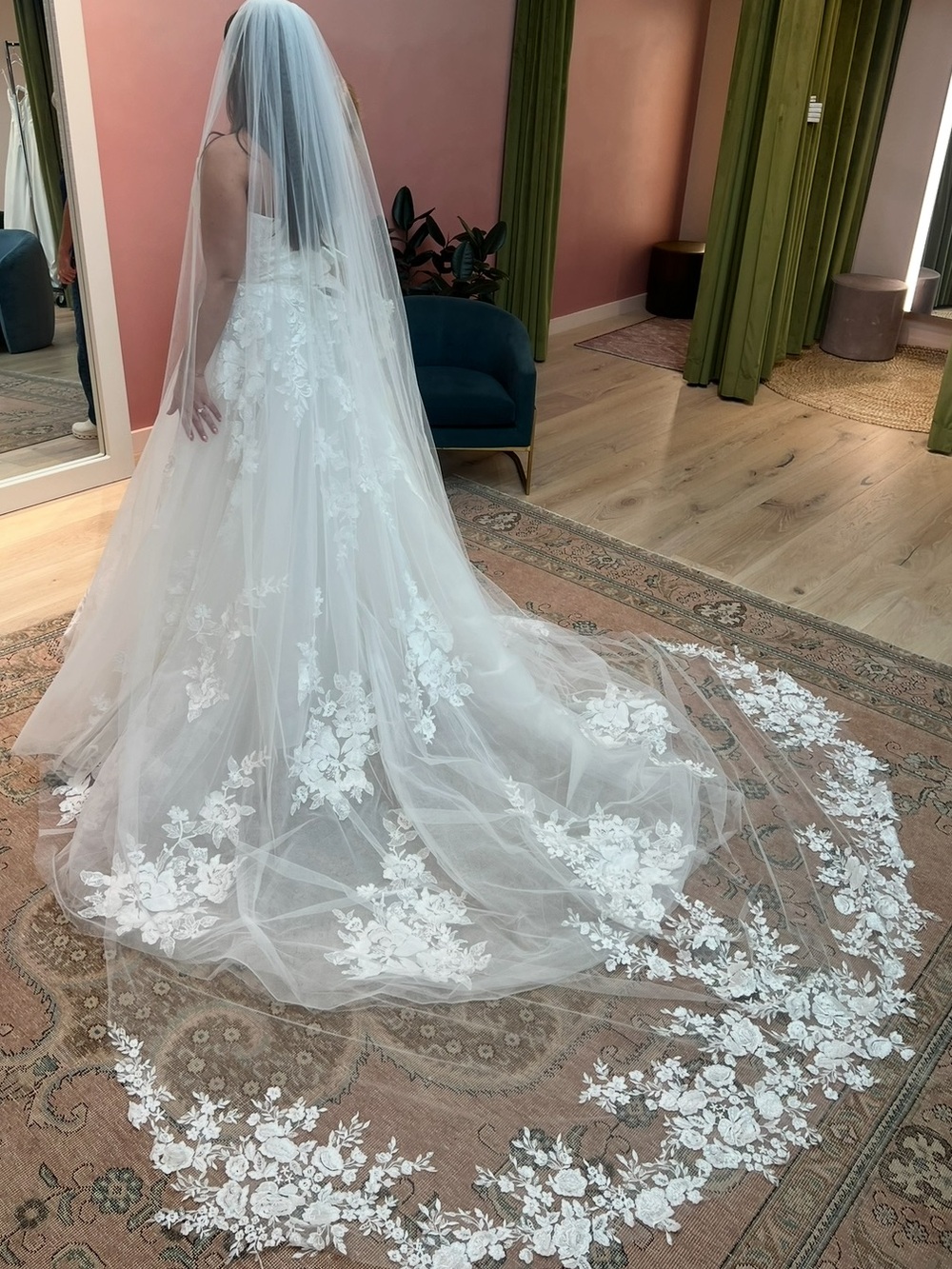 White Bridal Veil with Floral Lace Applique - Elegant Wedding Accessory